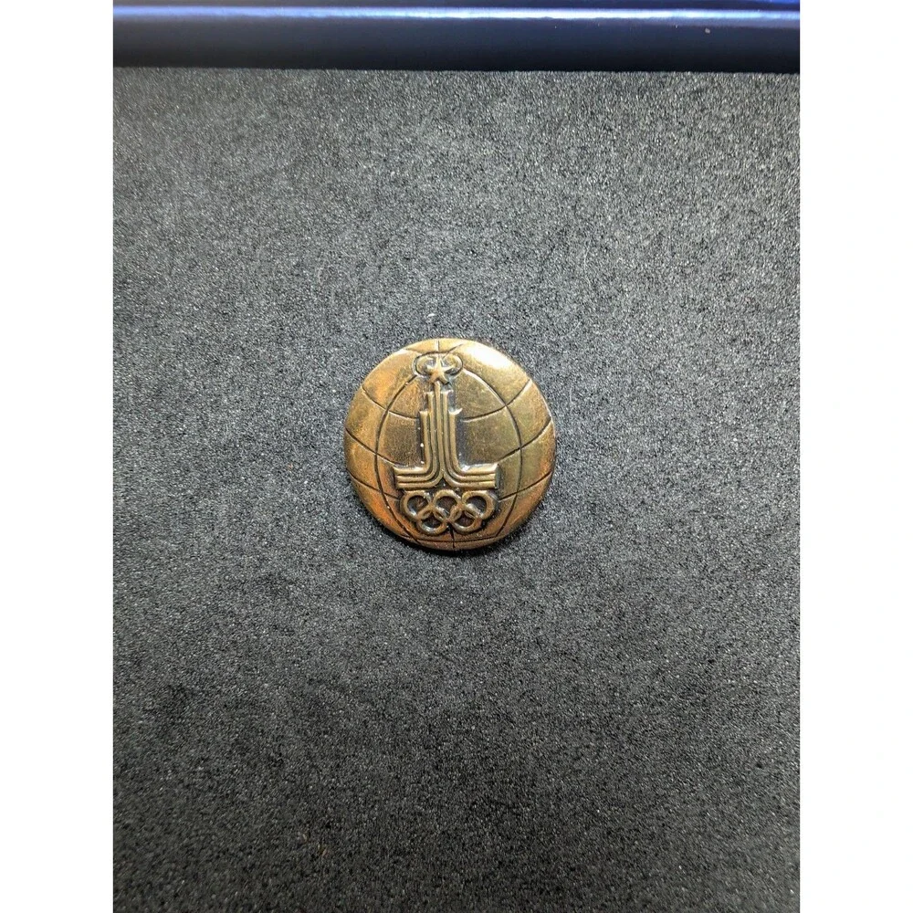 USSR Moscow 1980 Olympics Official Logo Globe Enamel Pin Vintage Badge
